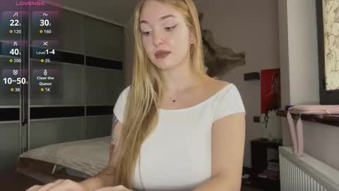 evacarter1 online show from October 2025 11:08:02 AM