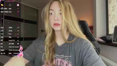 evacarter1 online show from October 2025 07:53:02 AM