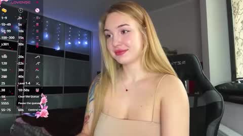 evacarter1 online show from November 2025 10:09:01 AM