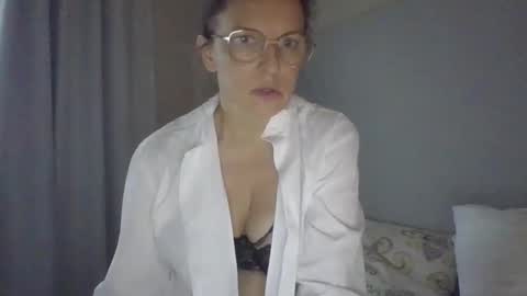 evaglad online show from October 2025 05:25:01 AM