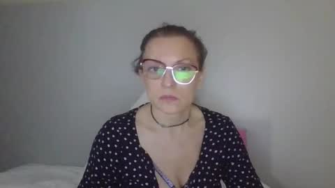 evaglad online show from October 2025 11:44:01 AM