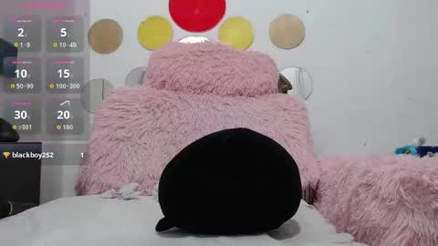 Snapshot of evahootxx chatting on February 2026 05:08:01 PM EVA online show from February 2026 05:08:01 PM