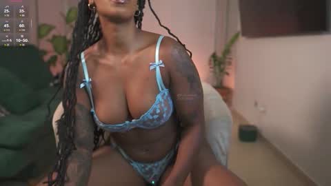 evajacksss_ online show from November 2025 10:19:02 PM