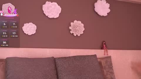 Eva Moretti online show from November 2025 07:58:01 PM