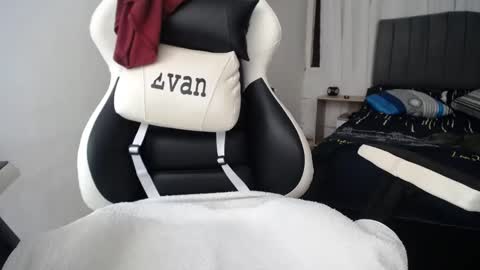 Evan online show from February 2025 03:38:01 PM