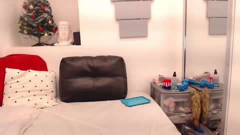 Eva Twiss online show from January 2026 12:10:02 PM