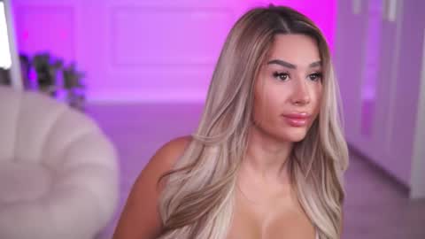 Snapshot of evazane chatting on November 2025 07:37:01 PM Eva online show from November 2025 07:37:01 PM