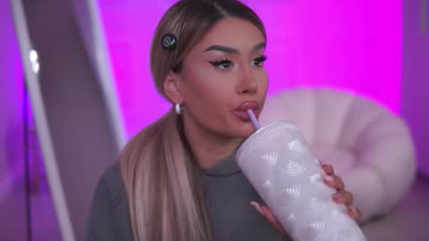 Snapshot of evazane chatting on November 2025 07:46:02 PM Eva online show from November 2025 07:46:02 PM