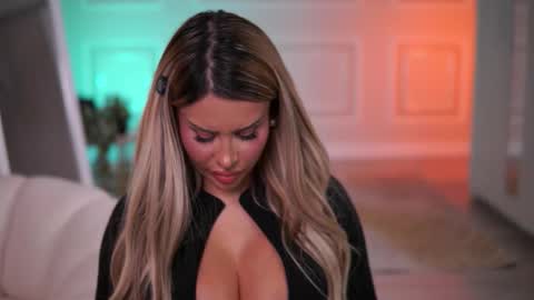 Eva online show from November 2025 08:30:01 PM