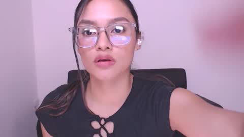 Snapshot of eve_rox18 chatting on January 2025 06:54:01 AM Eve Rox18 online show from January 2025 06:54:01 AM