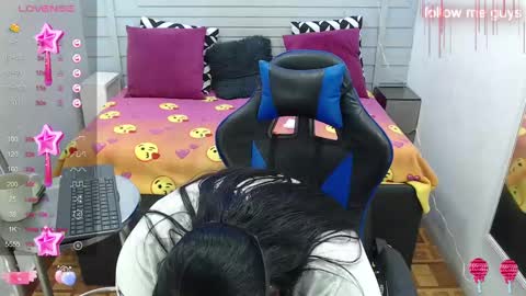 Snapshot of evelin_zaens chatting on February 2025 01:32:01 AM evelin zaens online show from February 2025 01:32:01 AM