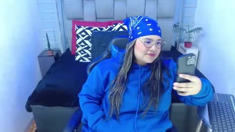 Snapshot of evelin_zaens chatting on November 2025 04:23:02 AM evelin zaens online show from November 2025 04:23:02 AM