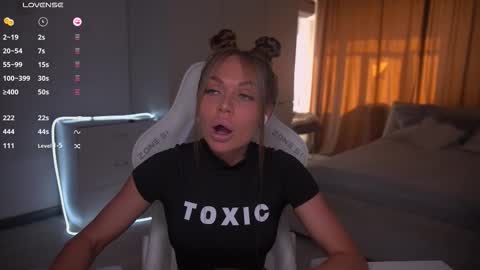 Evelina online show from October 2025 10:34:02 AM