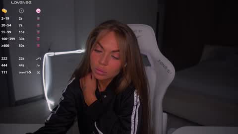 Evelina online show from October 2025 01:18:01 PM