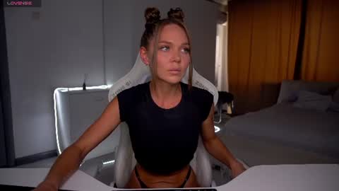 Evelina online show from June 2026 10:42:01 AM