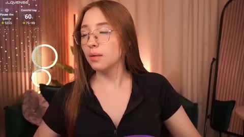 Snapshot of evelinroyce chatting on August 2026 04:10:02 PM Evelin online show from August 2026 04:10:02 PM