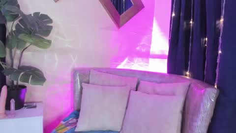 Snapshot of evelyn__rose1 chatting on April 2026 05:23:01 AM evelyn__rose1 online show from April 2026 05:23:01 AM