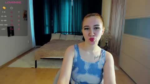 Snapshot of evelyn_smiths chatting on April 2026 03:35:01 AM Evelyn Smiths online show from April 2026 03:35:01 AM