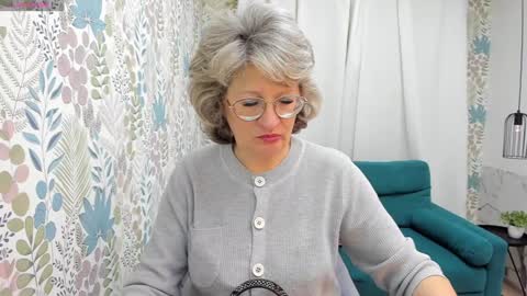 Evelyn online show from December 2024 05:09:02 AM