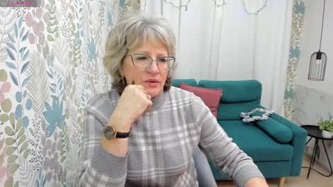 Evelyn online show from January 2025 05:02:02 AM