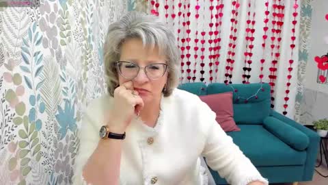 Evelyn online show from February 2025 05:09:02 AM