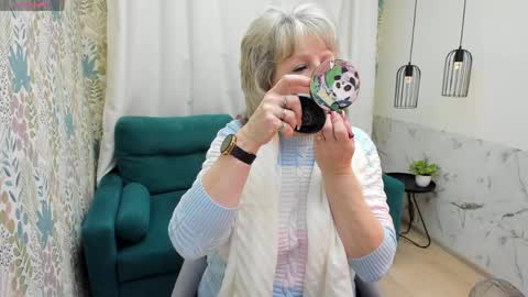 Evelyn online show from April 2026 04:57:01 AM