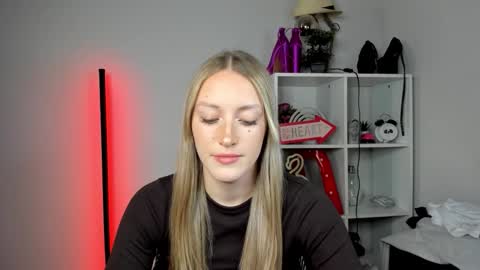 evelynblond online show from May 2026 12:44:02 PM