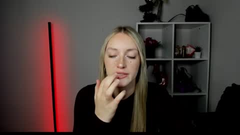 evelynblond online show from July 2026 12:46:02 PM