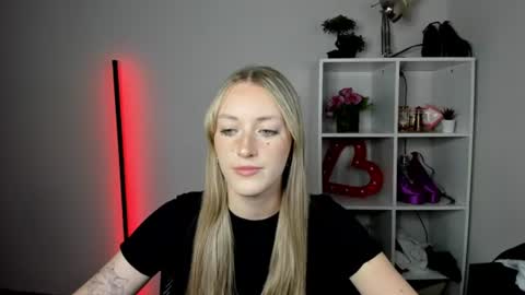 evelynblond online show from July 2026 12:29:01 PM