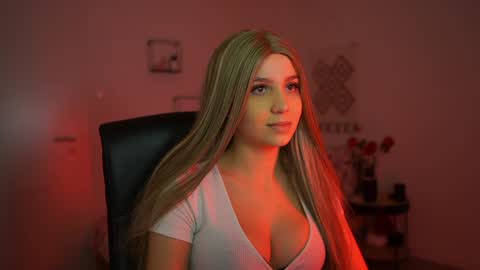Snapshot of evelyncage_ chatting on December 2024 06:59:02 PM evelyncage_ online show from December 2024 06:59:02 PM