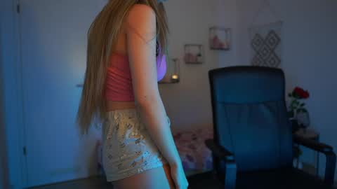 Snapshot of evelyncage_ chatting on February 2025 10:13:01 PM evelyncage_ online show from February 2025 10:13:01 PM