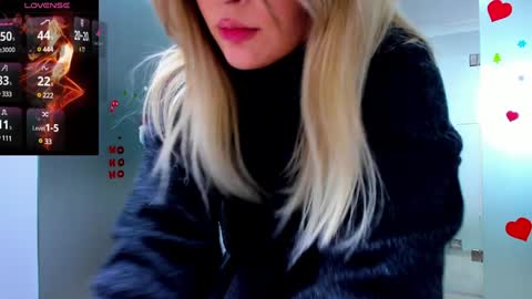 Snapshot of evelyne_rose chatting on December 2024 03:04:01 PM evelyne_rose online show from December 2024 03:04:01 PM