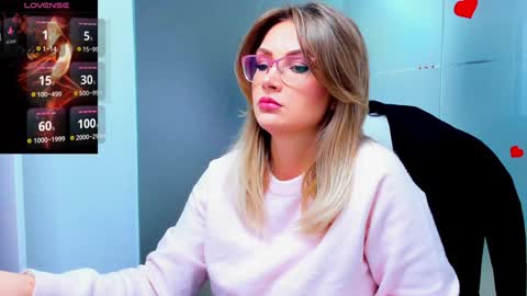 Snapshot of evelyne_rose chatting on January 2025 06:16:02 AM evelyne_rose online show from January 2025 06:16:02 AM