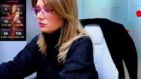 Snapshot of evelyne_rose chatting on January 2025 06:25:01 AM evelyne_rose online show from January 2025 06:25:01 AM