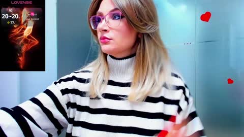 Snapshot of evelyne_rose chatting on January 2025 05:41:02 AM evelyne_rose online show from January 2025 05:41:02 AM