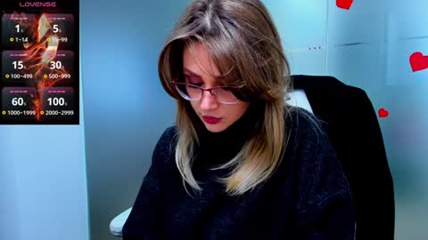 Snapshot of evelyne_rose chatting on January 2025 06:42:01 AM evelyne_rose online show from January 2025 06:42:01 AM