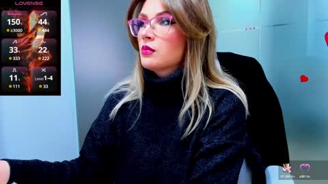 Snapshot of evelyne_rose chatting on February 2025 06:26:02 AM evelyne_rose online show from February 2025 06:26:02 AM