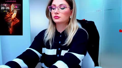 Snapshot of evelyne_rose chatting on March 2025 06:07:02 AM evelyne_rose online show from March 2025 06:07:02 AM