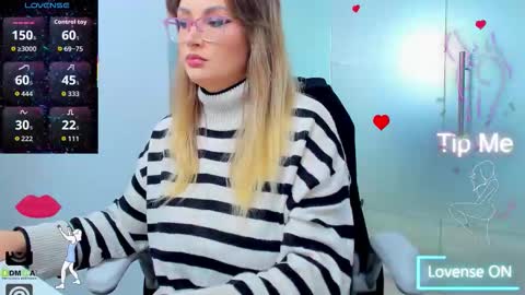 Snapshot of evelyne_rose chatting on October 2025 05:27:02 AM evelyne_rose online show from October 2025 05:27:02 AM