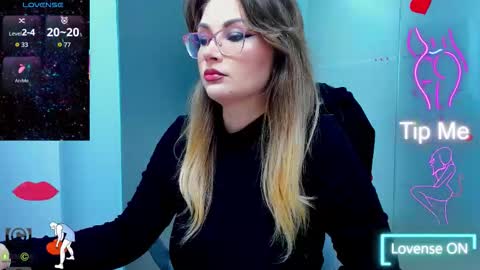 Snapshot of evelyne_rose chatting on October 2025 05:07:02 AM evelyne_rose online show from October 2025 05:07:02 AM