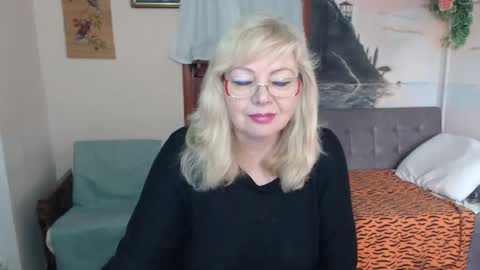 Snapshot of evelynloveshy chatting on November 2025 12:05:02 PM BarbaraBlondy online show from November 2025 12:05:02 PM