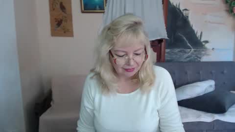 Snapshot of evelynloveshy chatting on November 2025 08:02:02 AM BarbaraBlondy online show from November 2025 08:02:02 AM