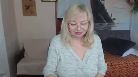 Snapshot of evelynloveshy chatting on November 2025 09:20:02 AM BarbaraBlondy online show from November 2025 09:20:02 AM