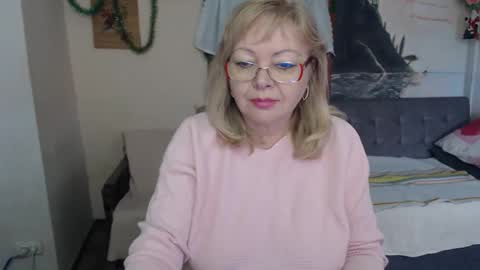 Snapshot of evelynloveshy chatting on January 2026 10:42:02 AM BarbaraBlondy online show from January 2026 10:42:02 AM
