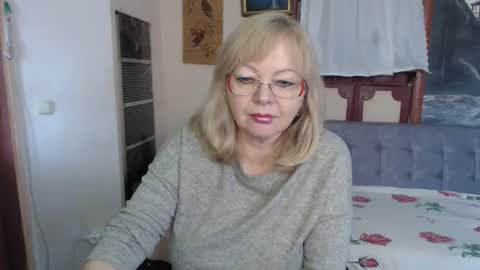 Snapshot of evelynloveshy chatting on February 2026 07:45:01 AM BarbaraBlondy online show from February 2026 07:45:01 AM