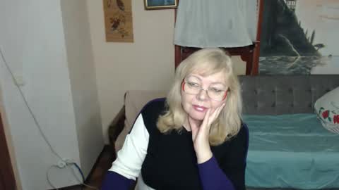 Snapshot of evelynloveshy chatting on February 2026 05:31:01 PM BarbaraBlondy online show from February 2026 05:31:01 PM