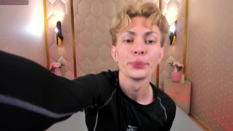 Snapshot of even_vrot chatting on November 2025 07:45:02 PM Even online show from November 2025 07:45:02 PM