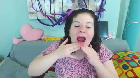 Everly online show from December 2024 05:08:01 PM