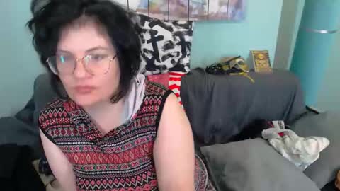 Everly online show from September 2025 05:01:01 PM