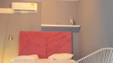 Sophia online show from November 2025 07:46:02 PM